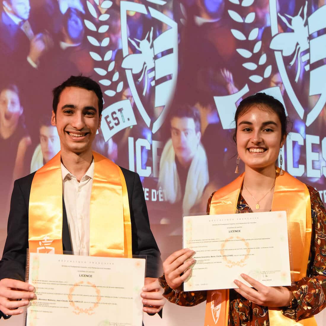 Amaury Labulle et Amandine Lesbastard lors de leur remise de diplôme de Licence en 2021
