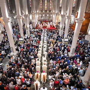 Eglise remplie de fidèles
