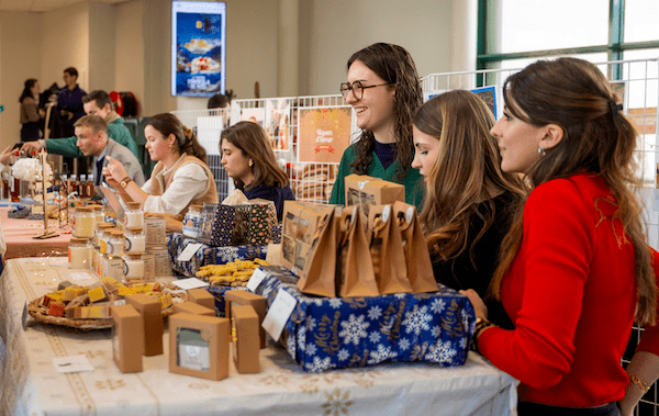 Marche De Noel, Vente de l'association des scientifiques