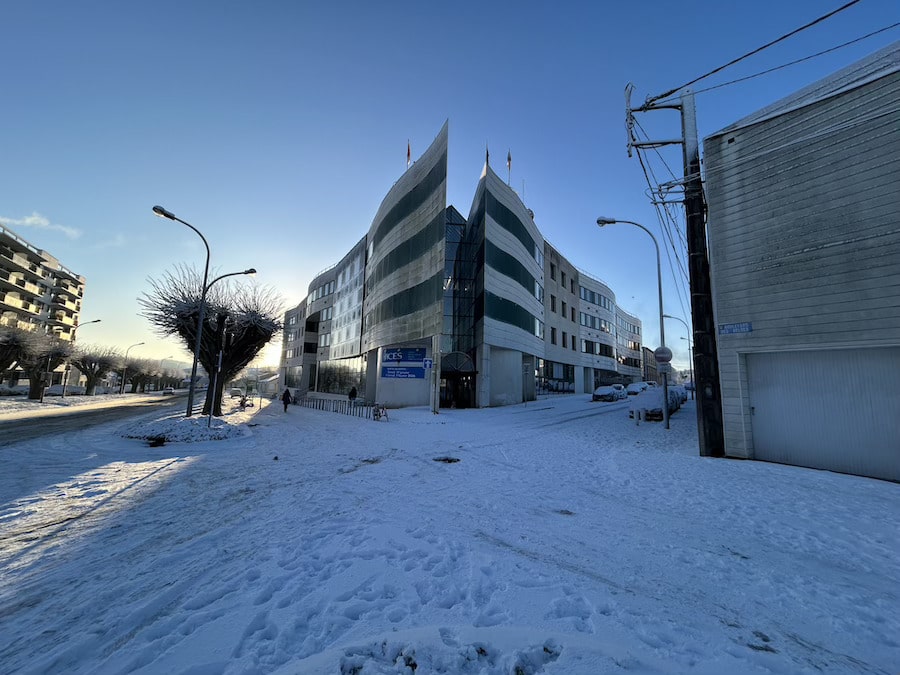 Vision Exterieure De LICES Sous La Neige Min