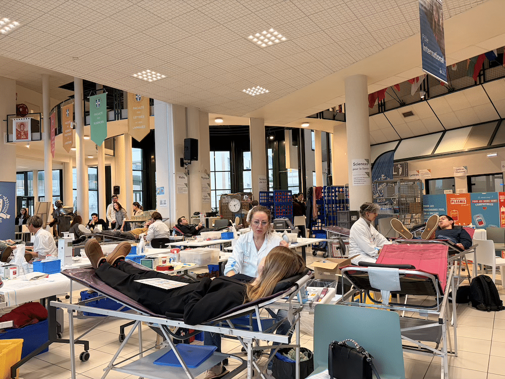 Vision globale du Hall de l'ICES lors de la journée du don du sang