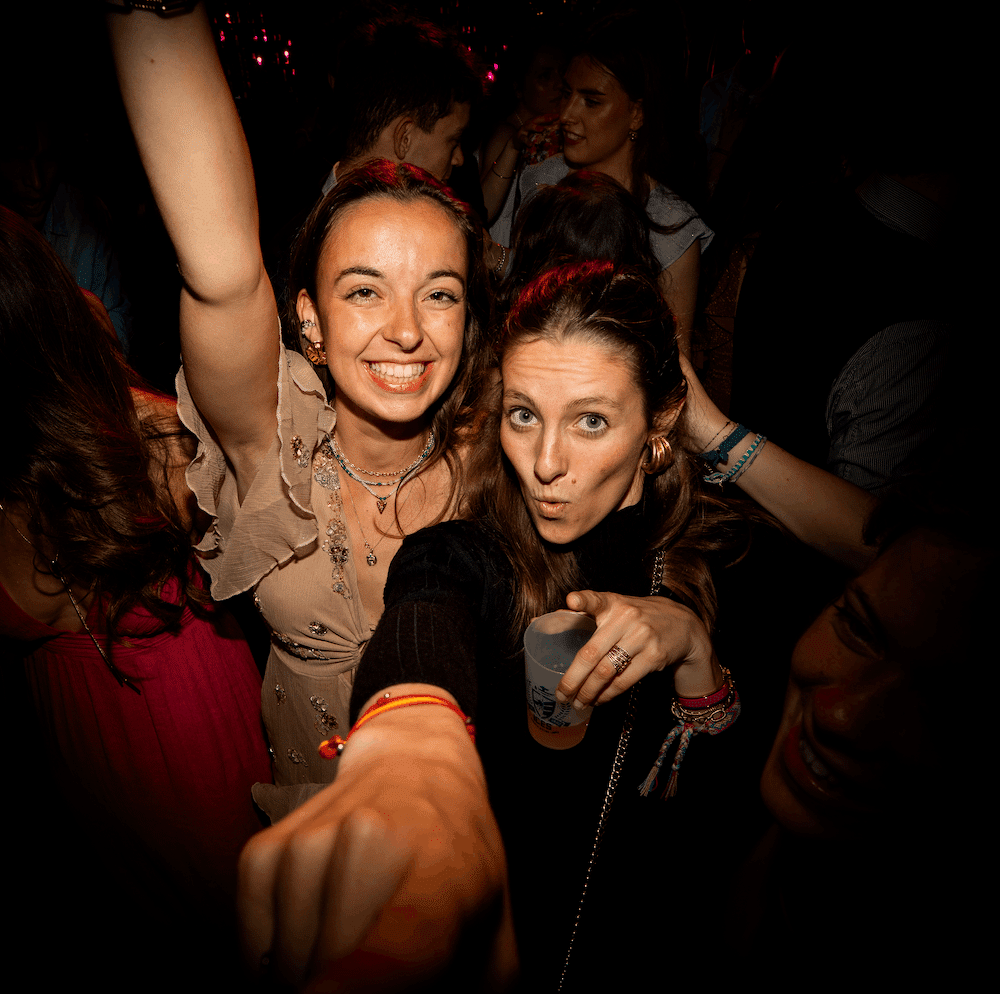 Icessiennes Qui Dansent Au Gala